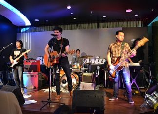 Wan Thanakit Phanitwit shows off his vocal talents at The Soul Lounge Sessions.